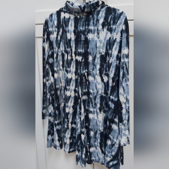 Beautiful tie dye cowl neck tunic - Picture 4 of 6